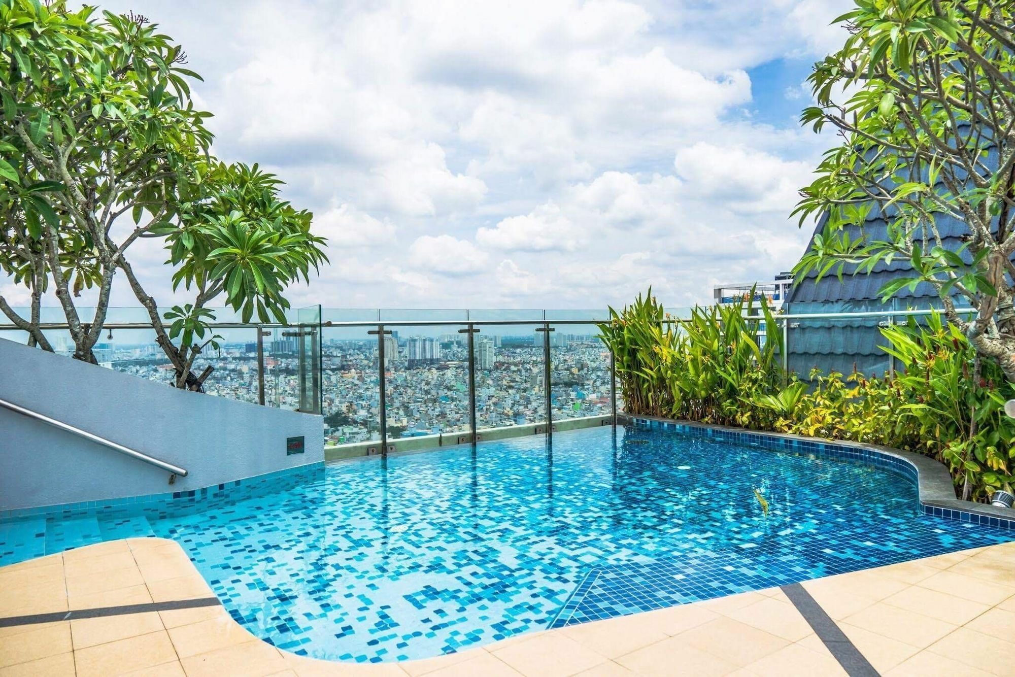 The Manner Apartment Icon 56 Rooftop Pool Ho Chi Minh City Exterior photo